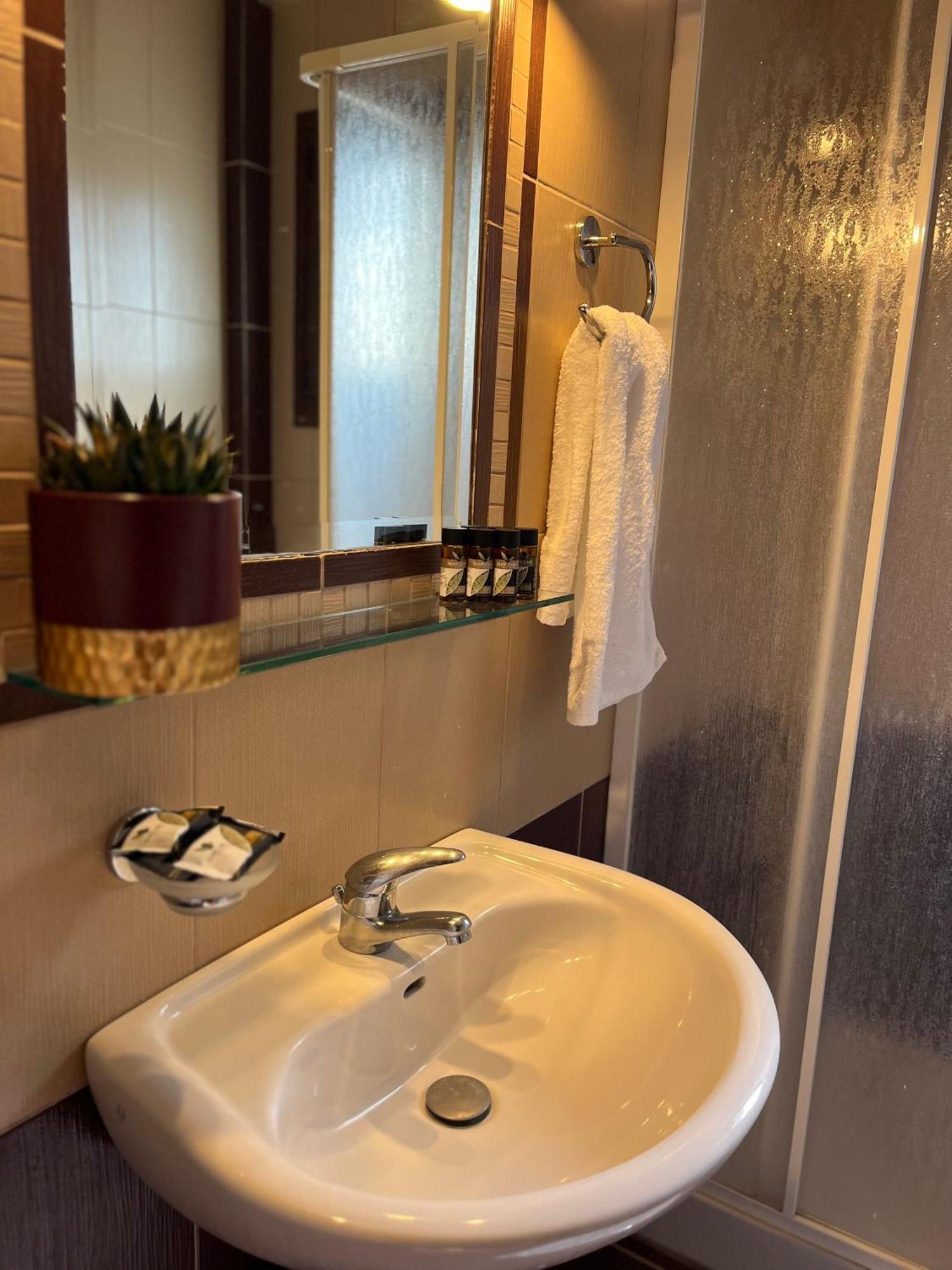 Agnanti Zitsas Hotel Luaran gambar